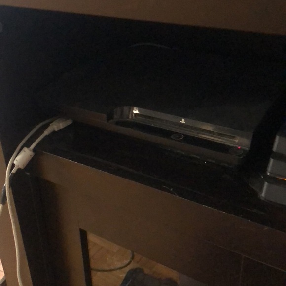 PS3 Console and 2 controlers - Picture 2 of 8